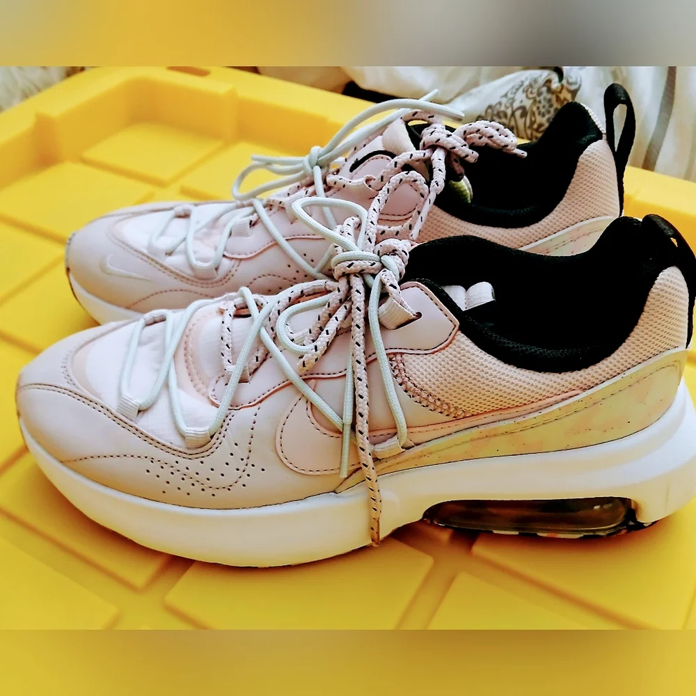 Nike Women's Air Max - Picture 8 of 16